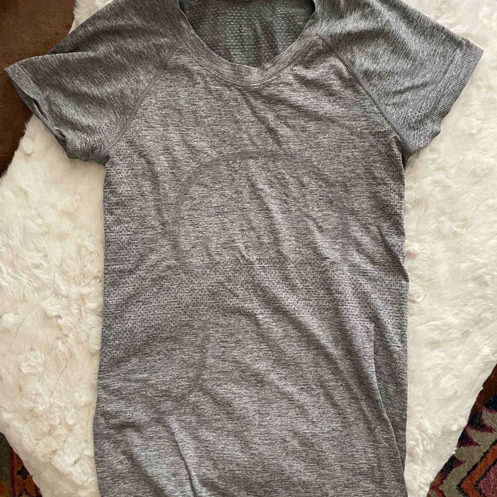 Lululemon Gray Tee size 6